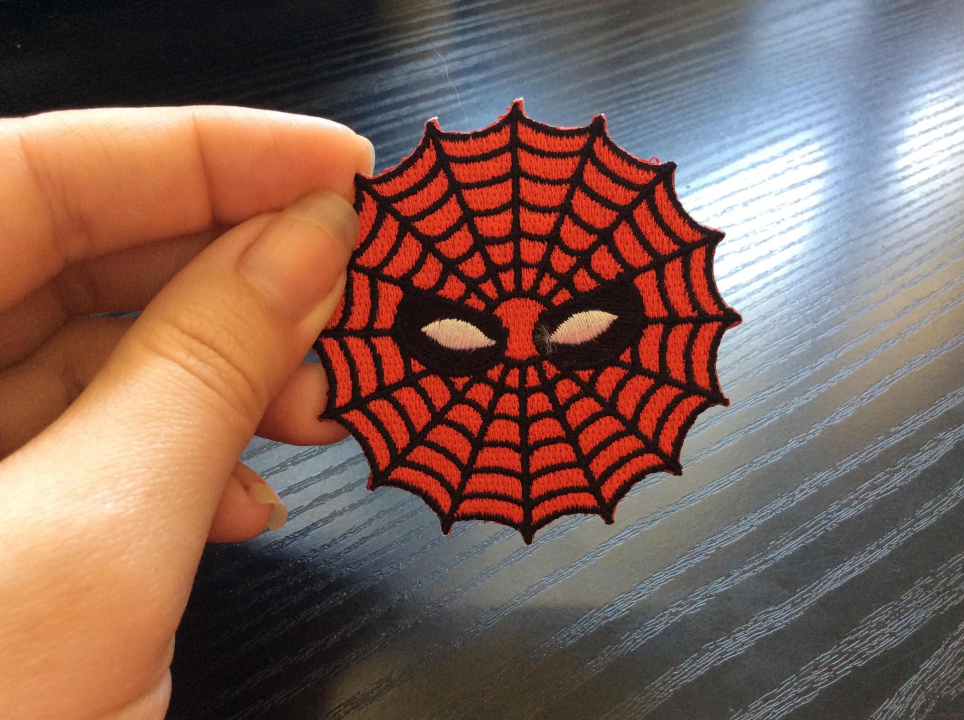 toile spiderman